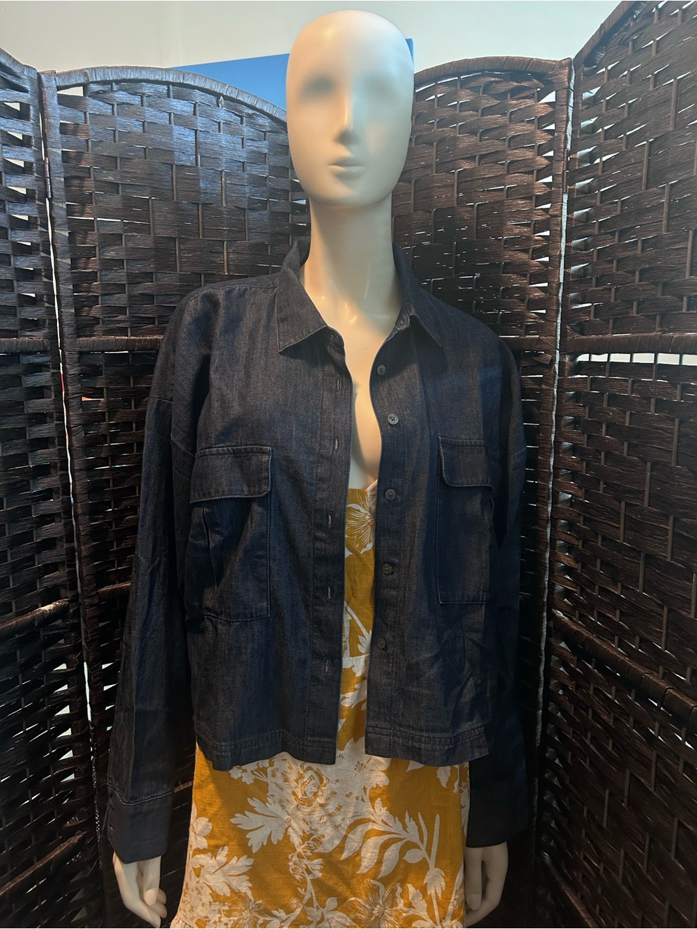 LOFT Dark Blue, Lite chambray casual
cropped women’s shirt/jacket Button-FrontXL